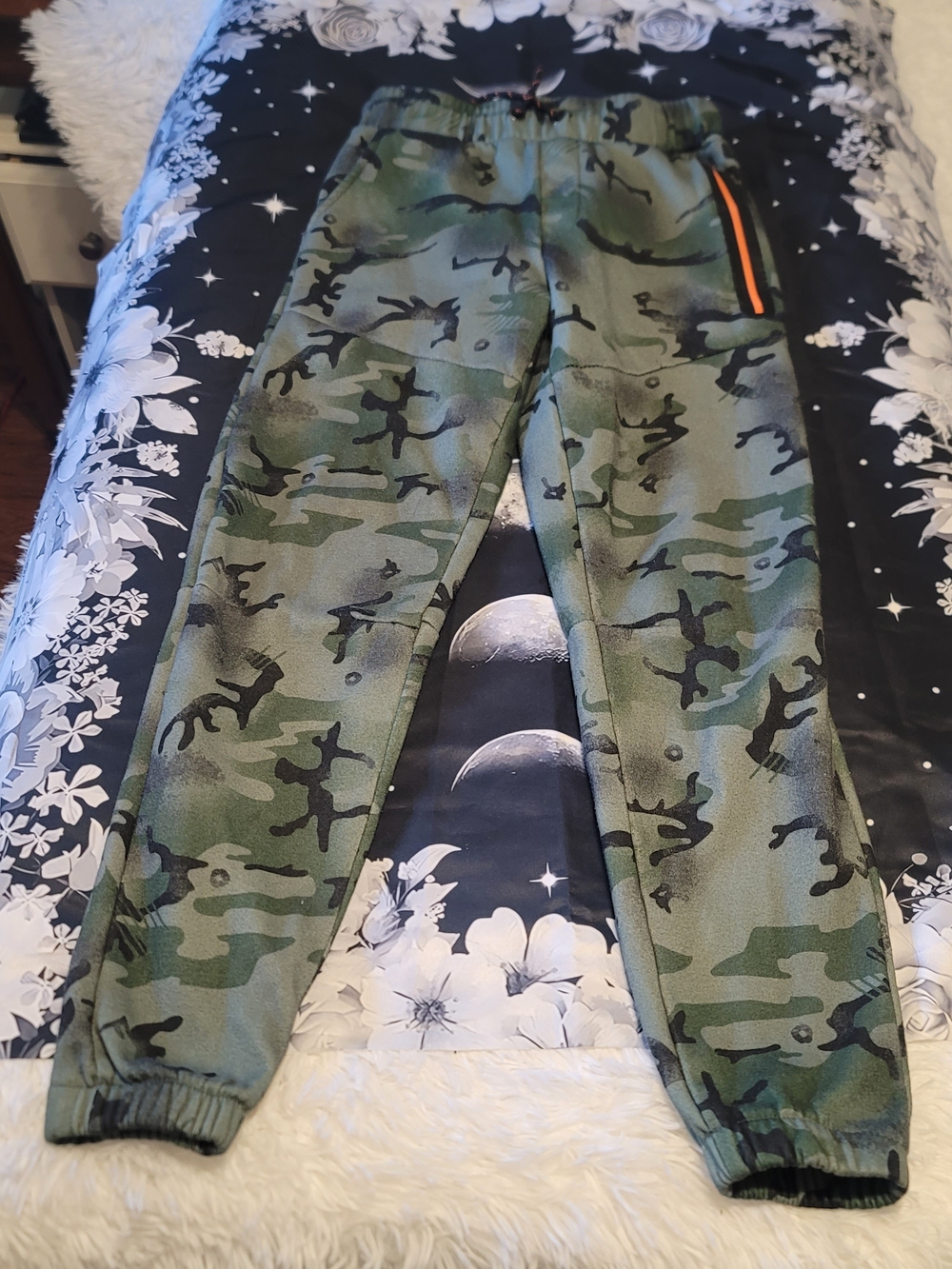 🔥3 For $15 Ring Of Fire Boys Medium Camo Jogger Sweatpants/ Orange Zip Accent